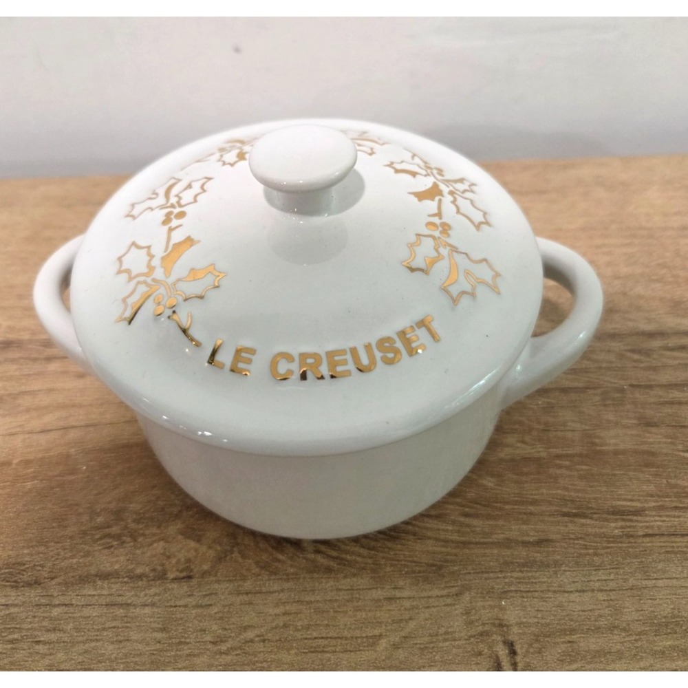 New Le Creuset Holiday Holly Collection Cocotte Baking Dish White Gold 12 oz
